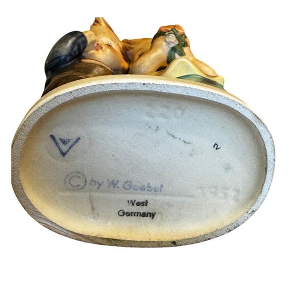 HUMMEL “We Congratulate” #220 TMK 2 1952 *Small *4 Inch Figurine - Picture 5 of 6